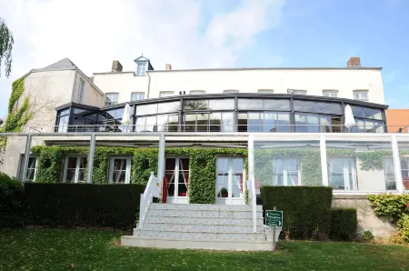 Châtellerie de Schoebeque Отели в г. Бертан