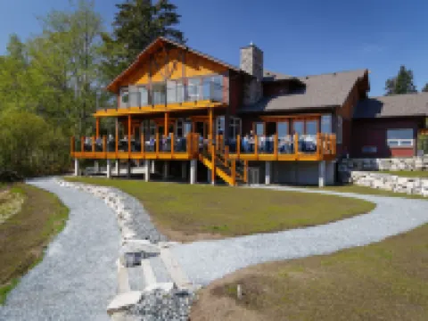 Sproat Lake Landing Resort Hotels in Alberni-Clayoquot
