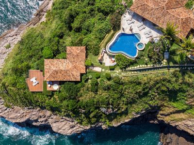 Cliffside Luxury Inn