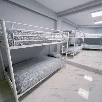 Hostel Acacias