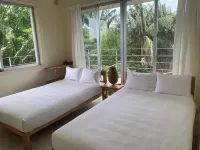 Blue Cave Hotel in Green