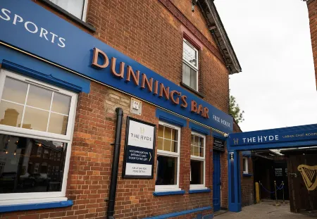 The Hyde - at Dunning's Bar Отели в г. Чандлерс Кросс