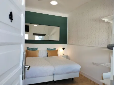 Room27- City Center Отели в г. Анага