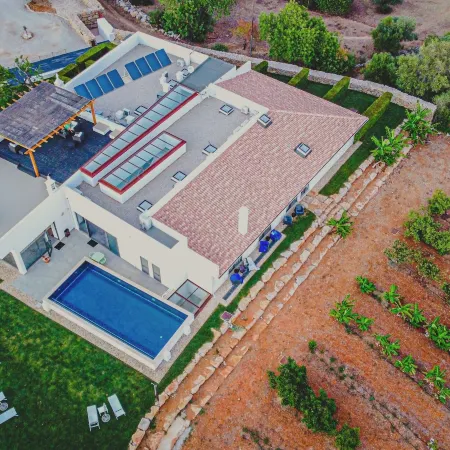 Mercedes Country House
