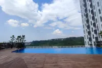 Comfortable and Modern 1Br Without Living Room at Amartha View Apartment - 3 stelle