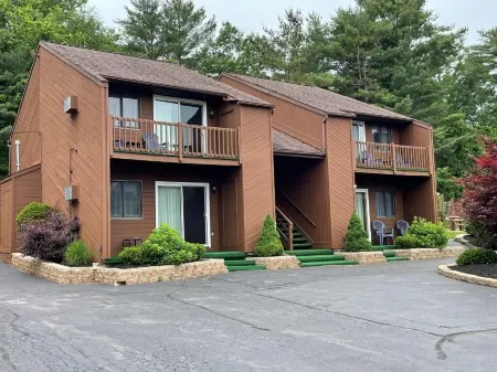 Mohican Resort Motel, Conveniently Located to All Lake George Attractions Отели рядом с достопримечательностью «Зона отдыха Герни Лейн»