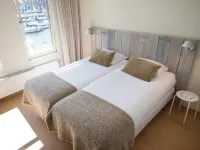 Modern Apartment Overlooking the Harbor Hotels in 