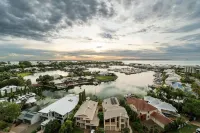 Harbour Haven Penthouse Marina View Balcony BBQ Hotels in Larrakeyah
