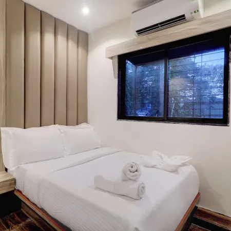 Hotel Amar Residency Отели рядом с достопримечательностью «Пляж Версова»