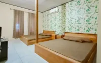 Homestay Nazriel Mitra RedDoorz Hotel dekat Pantai Manalusu