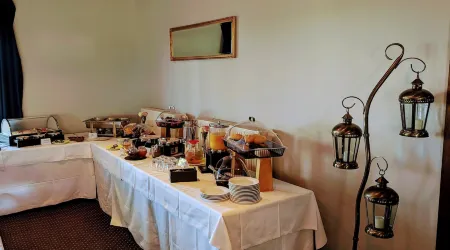 Hainberg Hotel Отели в г. Нойгерсдорф