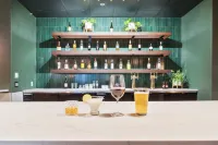 Bonneville Hot Springs Resort & Spa - bar