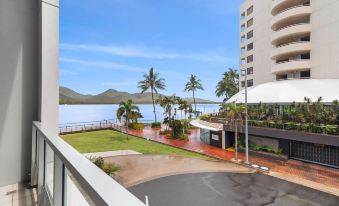 Lux Retreat - Sauna Pool & Prime Location