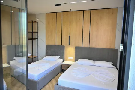 Monduro Hotel Отели рядом с достопримечательностью «Venetian Tower of Durrës»