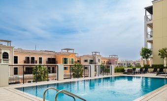 LUX The La Mer Luxury Burj View Suite 3