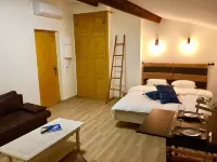 Carnets de Voyage Coté Studios فنادق في Flayosc