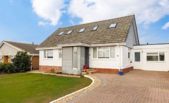 Sea Breeze Your Coastal Sanctuary in Sandown