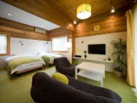 Holiday House Green Garden Hotels in Gujo