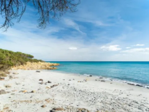 โฮลิเดย์ อพาร์ตเมนต์ วิลลา อัลบา โรงแรมในOrosei