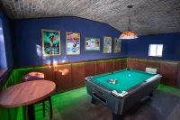 Pike's Waterfront Lodge Hotels in College