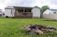 Quaint home in Oak Hill, Conveniently Located.
