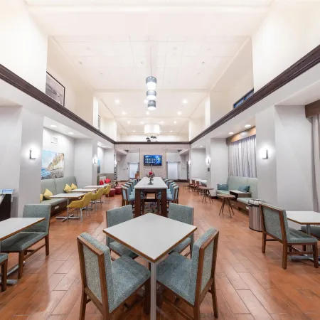 Hampton Inn & Suites Seattle/Kent