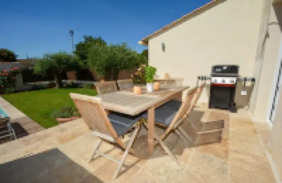 3-bedroom villa with private pool and AC