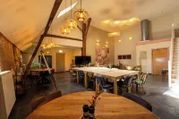 Pean-Buiten Weidum Hotels in Peins