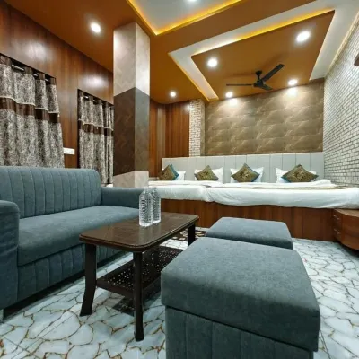 Kailash Pati Guest House Hotels near Manikarnika Ghat