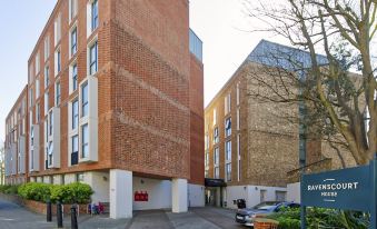 Sleek Student Studio in Prime London Location