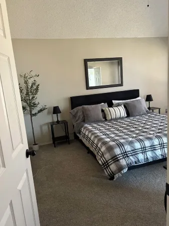 Location! Location! Rare find. Three bedroom two bath house located in Rockwall. Отели рядом с достопримечательностью «Харбор Рокуолл»