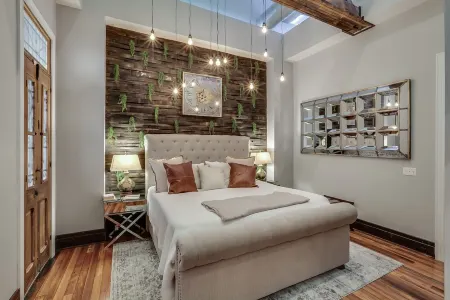 Urban Loft 5,000 SqFt. Sleeps 17 Next to Frankfort Distilleries,PERFECT LOCATION