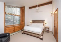 Roundridge Retreat - Dollar Point - Hot Tub - 2 Decks - BBQ - Fireplace