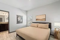 Modern 2-Bed, 2-Bath in the Heart of the City