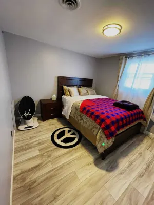 Charming 2-bedroom apartment in lovely Orchard Park Hotels near Eternal Flame Falls