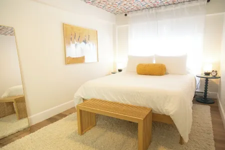 Peaceful & minutes from the Old Port with private parking