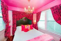 Fall Deals the Twisted Tulip, a Curious Stay