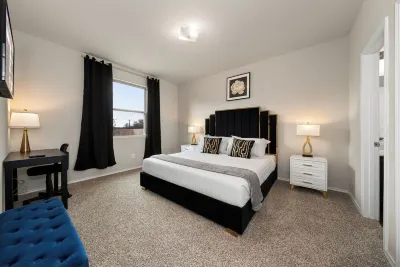 Lackland Private Movie Theater Retreat! Hotels near 7-Eleven