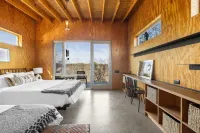 Lazo House - A Riverfront Retreat Отели в г. Ллано