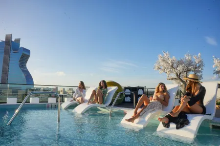 Dolce by Wyndham Hollywood Отели рядом с достопримечательностью «FLL Airport Flight Landing View Point»