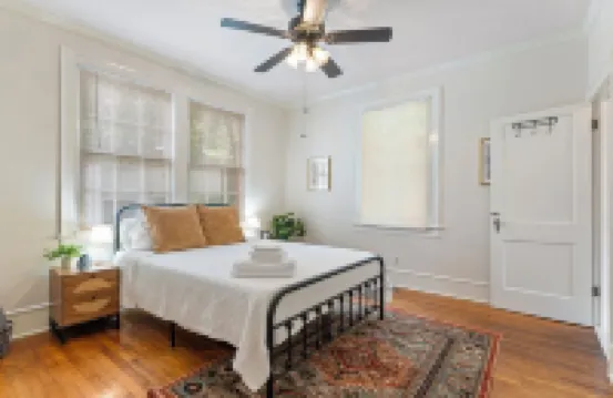 Charming Cottage mins to DT, landmarks, & more!