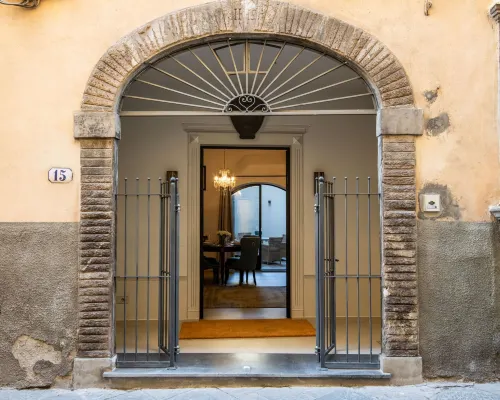 Gallo Cedrone a Home with Outdoor