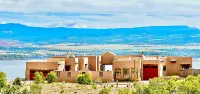 The Grand Hacienda Inn - Homestays