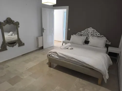 Stylish villa avec parking et piscine - Villas