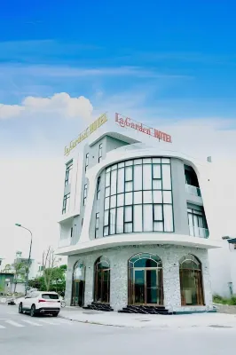 La Garden Hotel Van Don by Bayluxury Hotel berhampiran Van Don International Airport