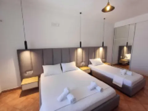 Velco BB Himara Hotels in Himare