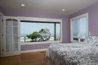 OCEANFRONT Luxury Roads End 4000sft home w/Hot tub! Dog friendly, amazing views!