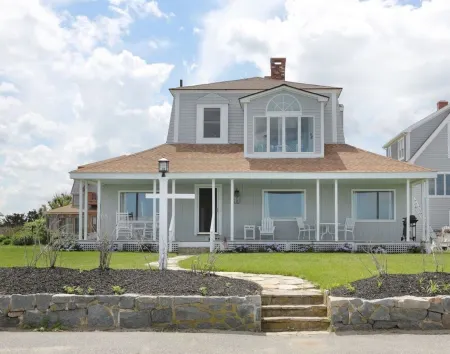 Circa 1870 Oceanfront Home in Brant Rock  - Commanding Views Of The Ocean Отели в г. Маршфилд