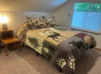 Waterfront Cabin~Private Beach with Dock~Kayaks~Lakeside Deck~Great Fishing!!