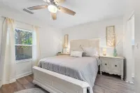 Sportsplex.PetFriendly.Owa.GasGrill.Foosball.FullyFencedYard Hotels near Action Game and Movie